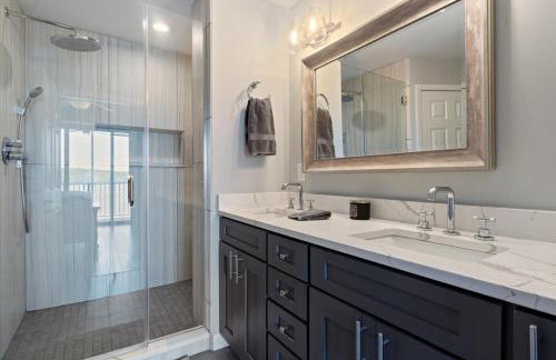 Modern Decor, Views, Grill, Workstation, Boat + 2 PWC Slips & Resort-Style Amenities - Foto 32