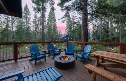 Minutes to Skiing & Lake Hot Tub, Fire Pit, Deck Indigo Owl by Avantstay - Foto 4