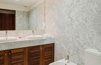 Elegant Riverfront Flat | Pool & Sports by Host Wise - Foto 33