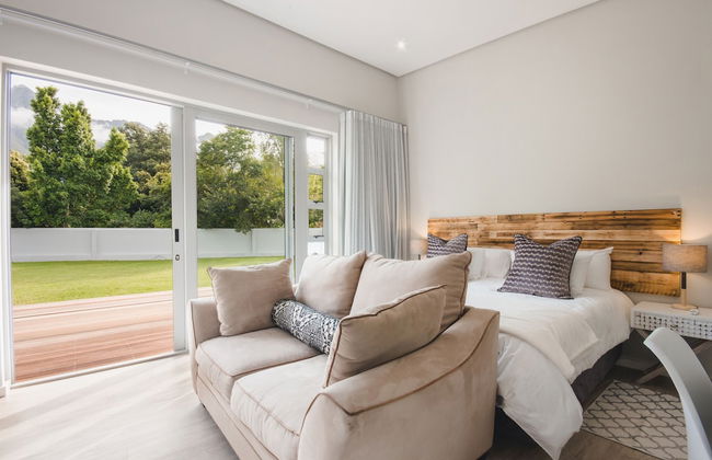 A Riverbed Guesthouse - Photo 21