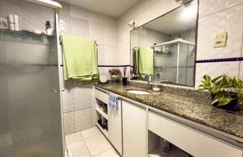 Apartamento espaçoso em Ondina para o Carnaval, 1 suíte e 1 quarto ao lado do Morro do Gato - Foto 16