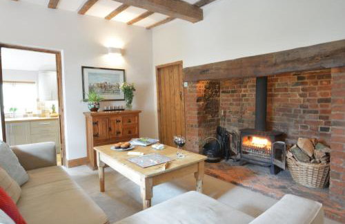 1 Tunns Cottages, Rushmere, nr Beccles - Foto 2
