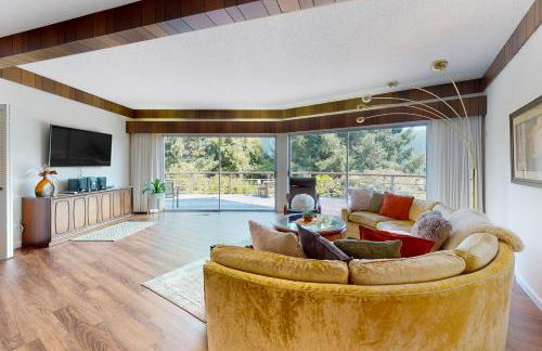 Viewcrest Retro Country Home - Photo 2