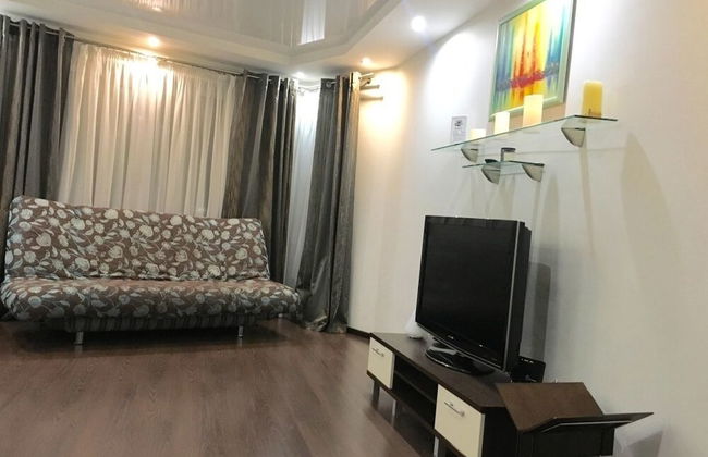 Apartment on Okeanskiy Pr. 100 - Photo 2