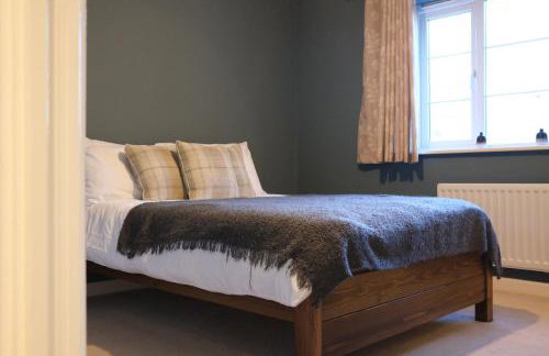 Luxury 6-Bedroom House 5 minutes from Bicester Village Shopping Outlet - Perfect for Business and Family Stays! Private Parking for 4 Cars! - Photo 29