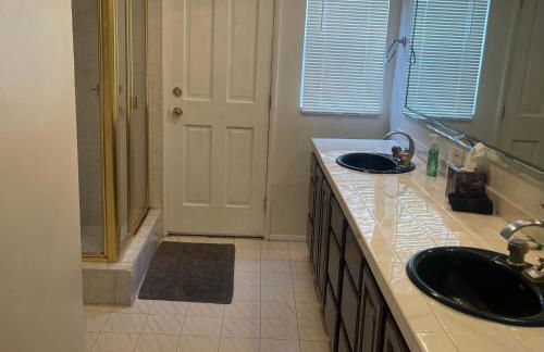 Beautiful 4BD and 3BA Pool Jacuzzi Vacation Home - Foto 27