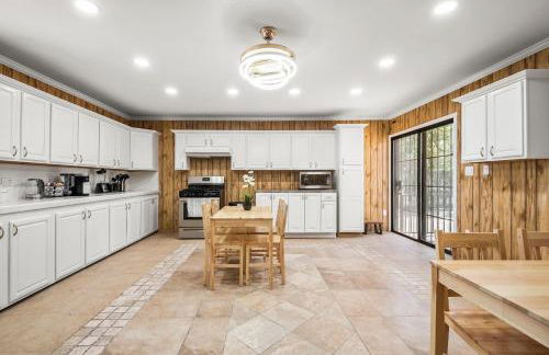 Luxury 6BR Retreat Fast WIFI, Dedicated Workspaces - Foto 61