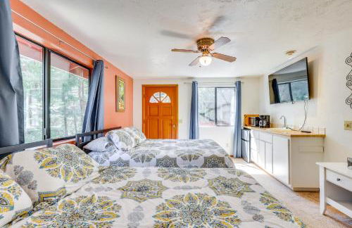 Across From Hiking Trails Woodsy Studio! - Foto 8