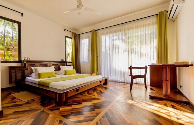 Home The Residence - Photo 18