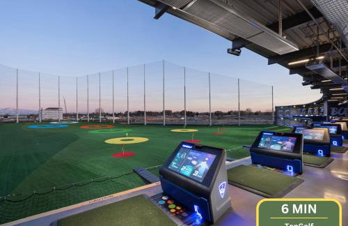 Fire Pit Getaway Shops and Dining 70in TV - Foto 38