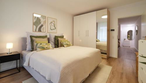 BG Living & Hosting - Stilvolle Ferienwohnung im Zentrum von Wittlich - 2 Schlafzimmer, Netflix, Waschmaschine, bis 4 Personen - Foto 2, wardrobe