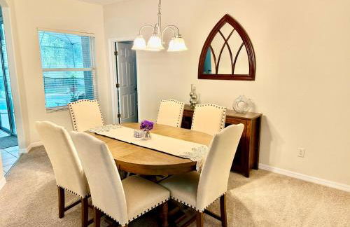 Luxury Village 4BR Pool Home near Disney Parks - Foto 10