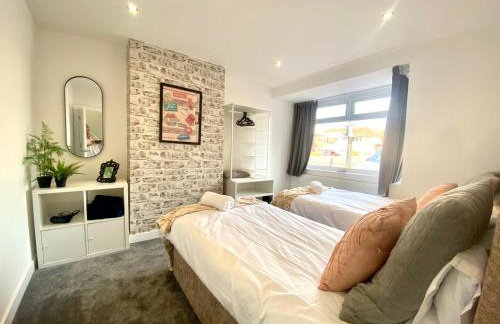 Isleworth House with Garden & private parking - Photo 22