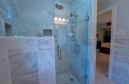 Martinsville Gem - Fireplace, Pets, Near the Park - Foto 33