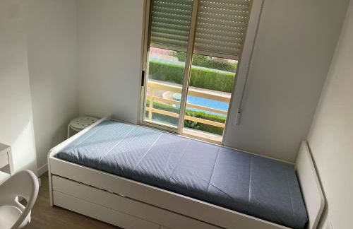 Familiar frente al Mediterráneo Piscina, parking - Photo 3