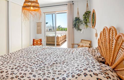 StayatSas Marbella Luxury 2 Bedroom Apartment, 80 m2 Private Terrace, Pools, Walk to Beach & Puerto Banús - Foto 10