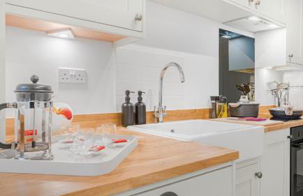 Elegant Garden Apartment, Private Parking & EV Charger, Walk to Town - Foto 44