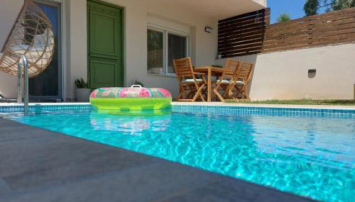 Abigails Pool House - Photo 3