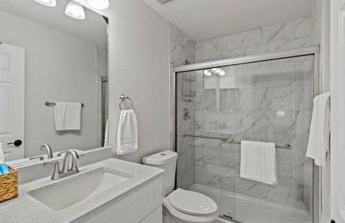 Newly Remodeled 4BD/4BA Townhouse-Regal Palms Resort Near Disney - Foto 23