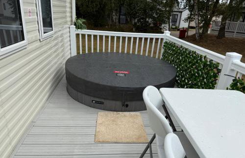 LuxeHaven at Tattershall Lakes Park with Hot Tub - Foto 54