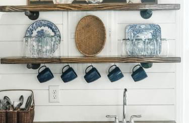 Charming Cottage w KING Bed 1m To Downtown - Foto 16