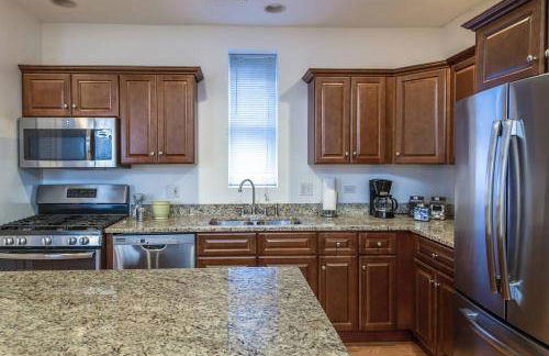 ENTIRE BUILDING-Walk to Lincoln Park or The Beach - Foto 29