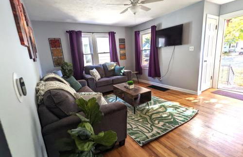 Fenced backyard, deck, pet-friendly home - Photo 3