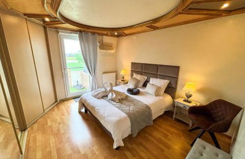 Le Green Field Lodge - Parking Gratuit - Standing - Centre Ville - Commerces à Proximité - Foto 8