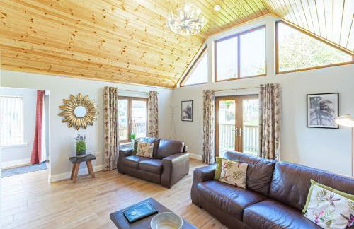 Kestrel Lodge 6 with Hot Tub - Photo 6