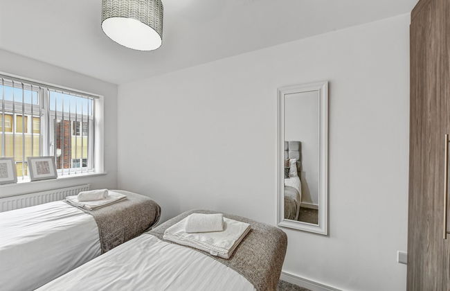 St Martins House Luxury Apts. Ruislip - Photo 18