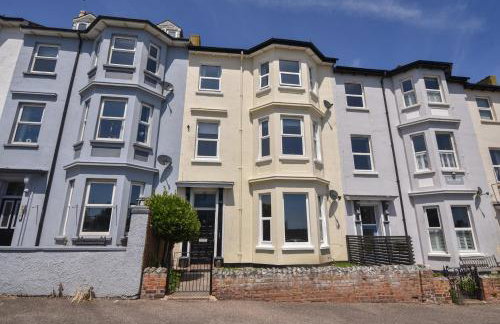 Flat 2, 10 Seafield Road - Photo 1