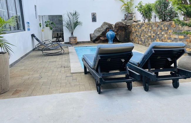 Spacious 4-bed Villa in Flic en Flac Roof top bar - Photo 27