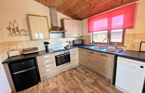 Cleish 7 With Private Hot Tub - Fife - Loch Leven - Lomond Hills - Pet Friendly - Photo 4