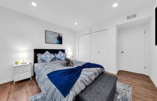 Modern Bay Area Retreat | Balcony + Private Patios - Foto 10