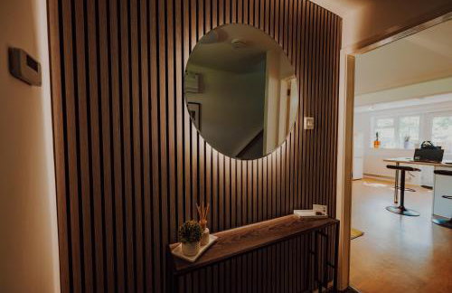 NovaCrest - Stylish 3 Bedroom with Parking - Sleeps 5 - Foto 28