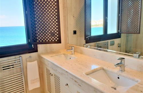 LUXURY APARTMENT FRONTAL TO THE SEA IN ESTEPONA DONCELLA BEACH - Photo 15