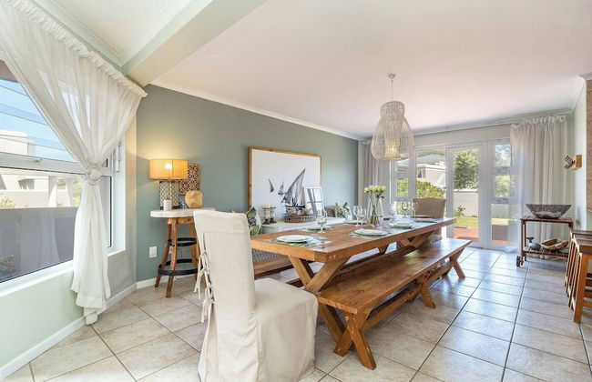 Beachfront Villa Sea Breeze, Hout Bay, Cape Town - Photo 28