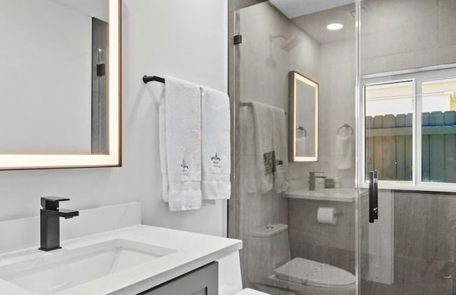 Stunning Poolside Luxury Retreat - Foto 34