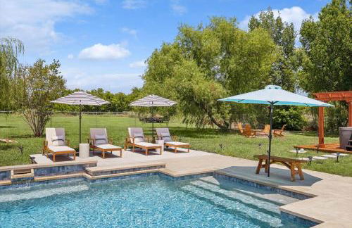 The Perfect Holiday Getaway 5BR 4BA with Pool and Hot Tub - Photo 2