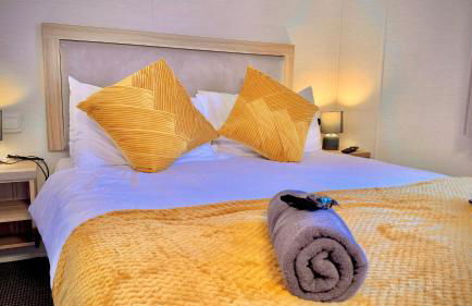 Marton Mere - 3 Bedroom Caravan- by Holiday Homes - Photo 32