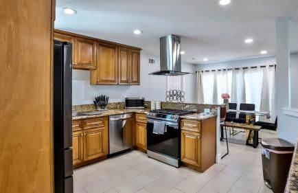 H&H Modern Lux 4BD 1 King Suite 3 Queen SoCal Disney - Foto 23