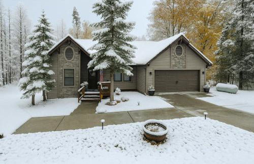 Creekside Cabin - Pup-Friendly with AC - Foto 47