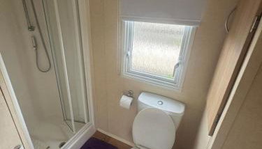 3 Bed Caravan - Sleeps 8 - Pets - Parking - Foto 2, Shower