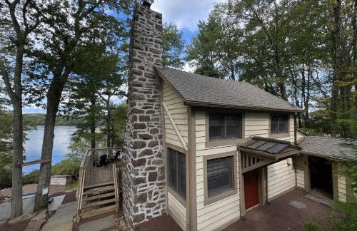 Lakefront Cabin with Hot Tub, Views & Fireplace - Foto 1