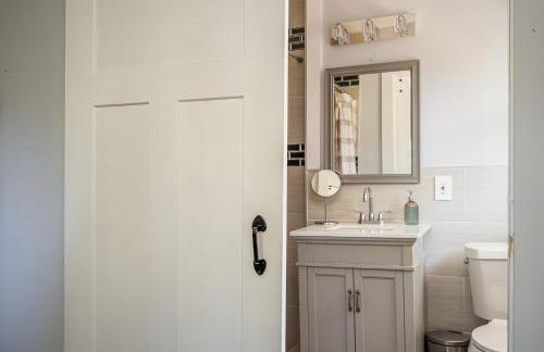 NEW Spacious Decatur Oasis w Fire Pit, Mins to ATL - Foto 18