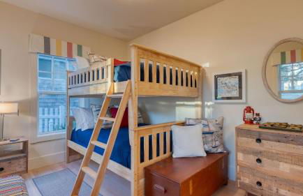 Beachside Retreat w Hot Tub Balcony Dining Blue-Ceiling Charm Sea Cured by AvantStay - Photo 20