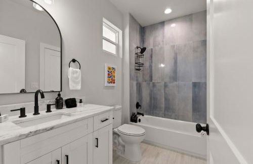NEW! Casa Cereza - Gorgeous,Spacious, Newly Constructed Home In West Tampa - Foto 15