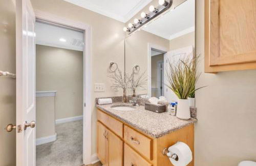 Cozy 2B Townhouse King Bed Free Parking TV in BRs - Foto 13