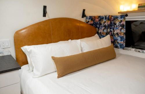 Airstream w Bathtub, River, & Hot Tub - Foto 9