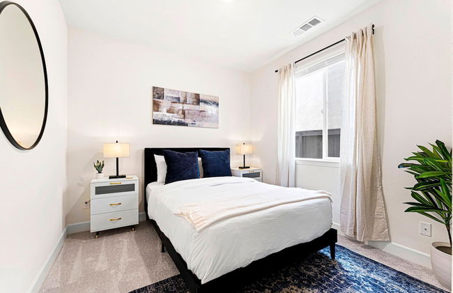 Stylish Sleek 4BR Nevada Home Near Downtown Reno - Foto 25